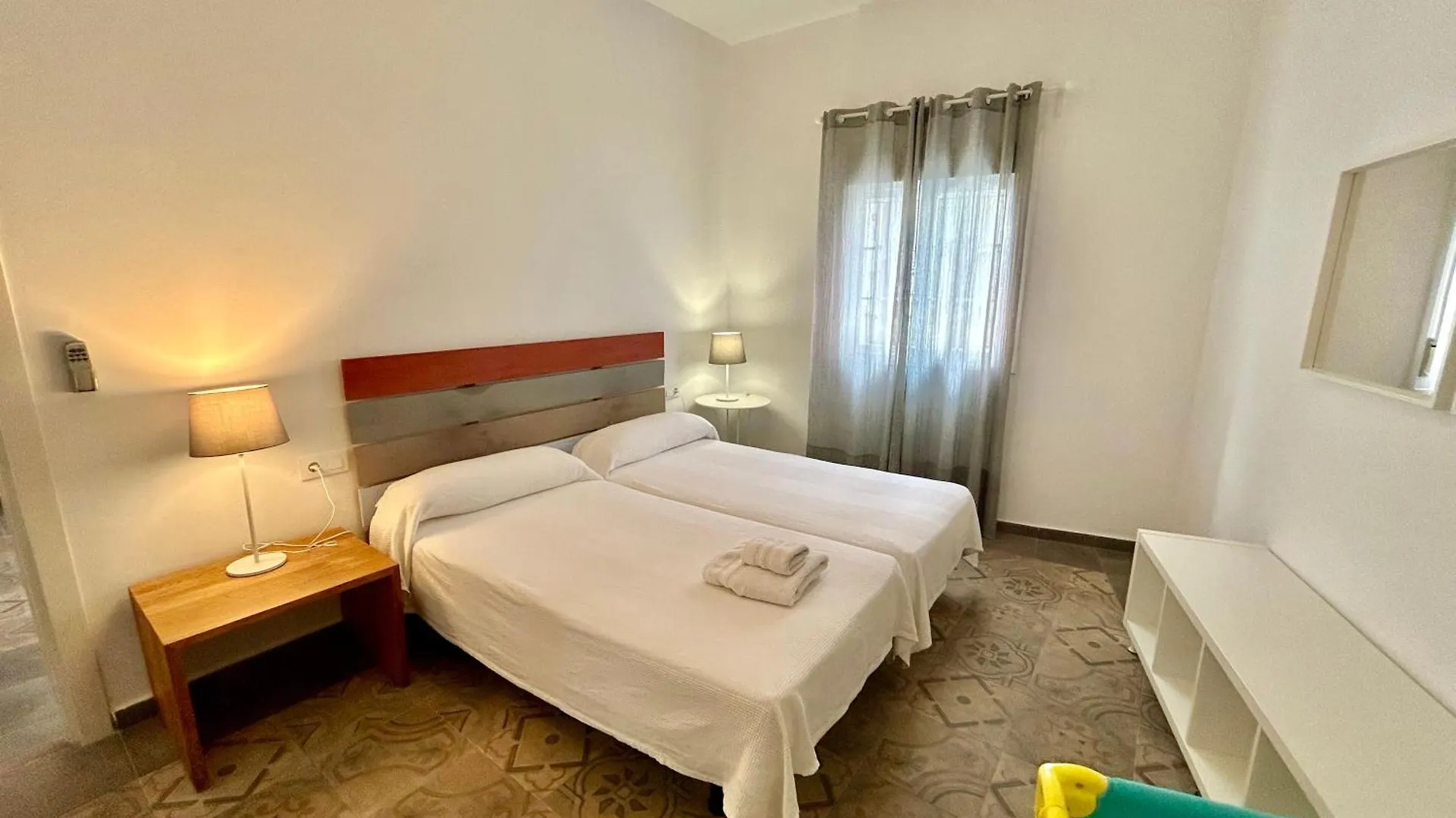 Acogedor Apt 8Pax 4Bdr 2Bth - Cozyhomesevilla1 Apartment